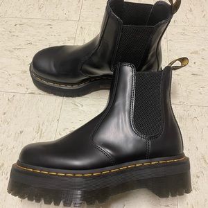 Dr.Marteens worn once. Excellent condition!!